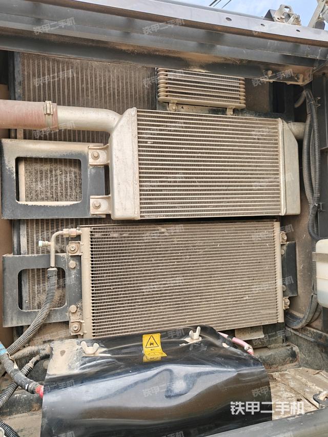 散热器正面(大件舱室) 散热器正面(大件舱室)