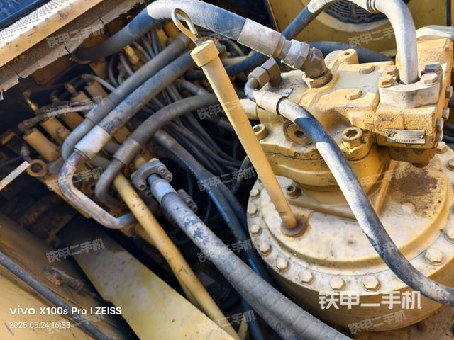回轉(zhuǎn)馬達和主控閥(整機外觀) 回轉(zhuǎn)馬達和主控閥(整機外觀)