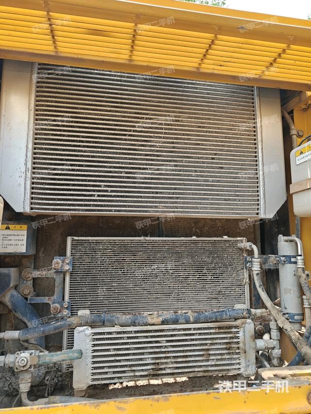 散熱器正面(大件艙室) 散熱器正面(大件艙室)