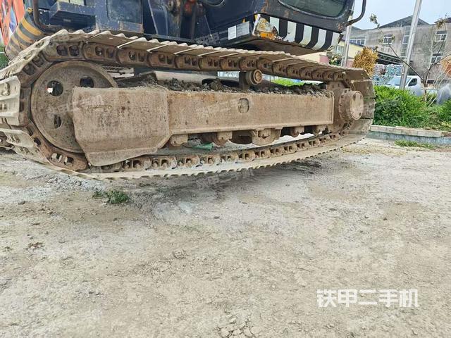 單側(cè)履帶整體(整機(jī)外觀) 單側(cè)履帶整體(整機(jī)外觀)
