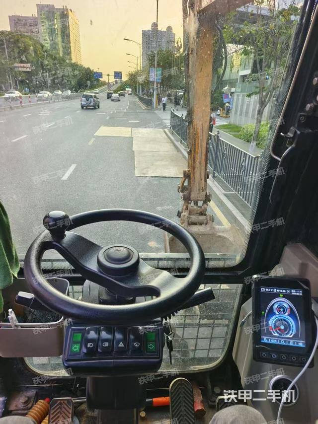 駕駛室整體(整機外觀) 駕駛室整體(整機外觀)