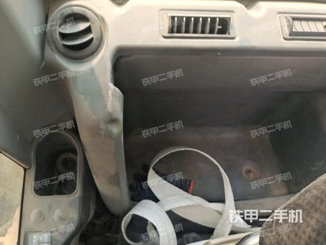 駕駛室左前45度(駕駛室部分) 駕駛室左前45度(駕駛室部分)