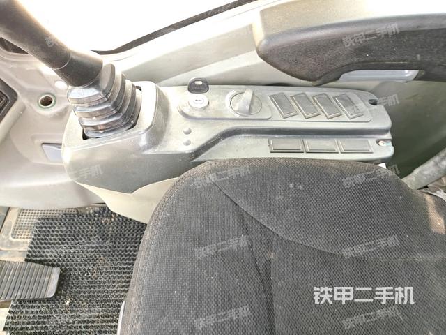 左后方玻璃角標(駕駛室部分) 左后方玻璃角標(駕駛室部分)