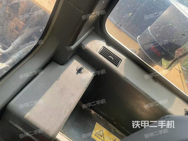 后窗玻璃角標(駕駛室部分) 后窗玻璃角標(駕駛室部分)