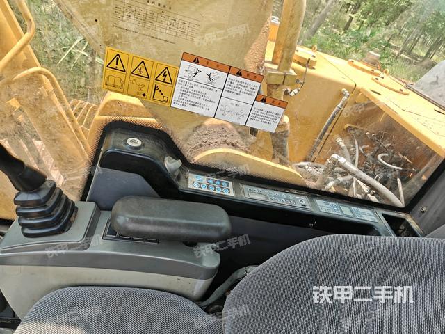 座椅右側(cè)控制臺/鑰匙門/油門/含右手柄(駕駛室部分) 座椅右側(cè)控制臺/鑰匙門/油門/含右手柄(駕駛室部分)