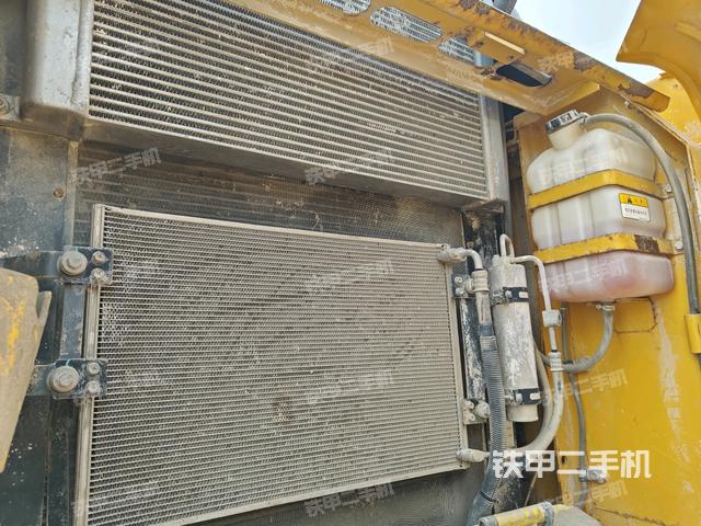 散熱器正面(大件艙室) 散熱器正面(大件艙室)