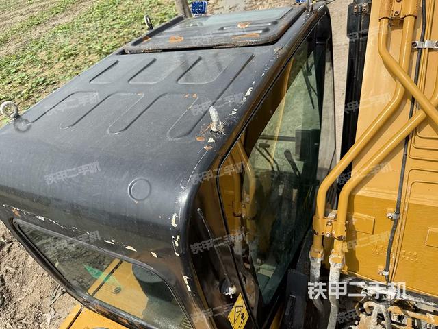 駕駛室頂部（整機外觀）