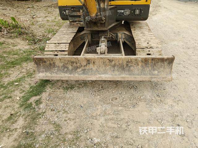 轉(zhuǎn)盤和下車架正前(工作和回轉(zhuǎn)裝置) 轉(zhuǎn)盤和下車架正前(工作和回轉(zhuǎn)裝置)
