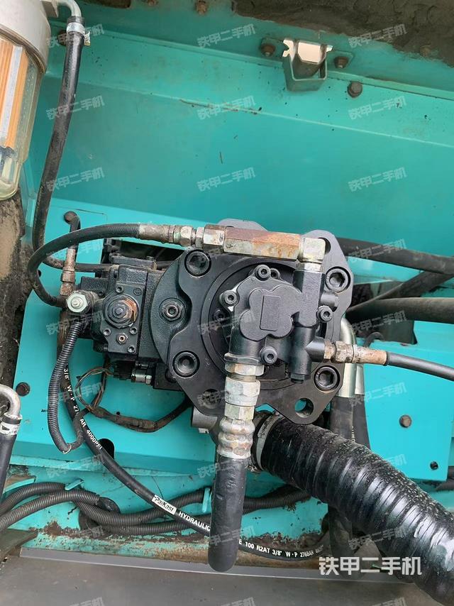 液壓泵艙室正面整體(整機(jī)外觀) 液壓泵艙室正面整體(整機(jī)外觀)