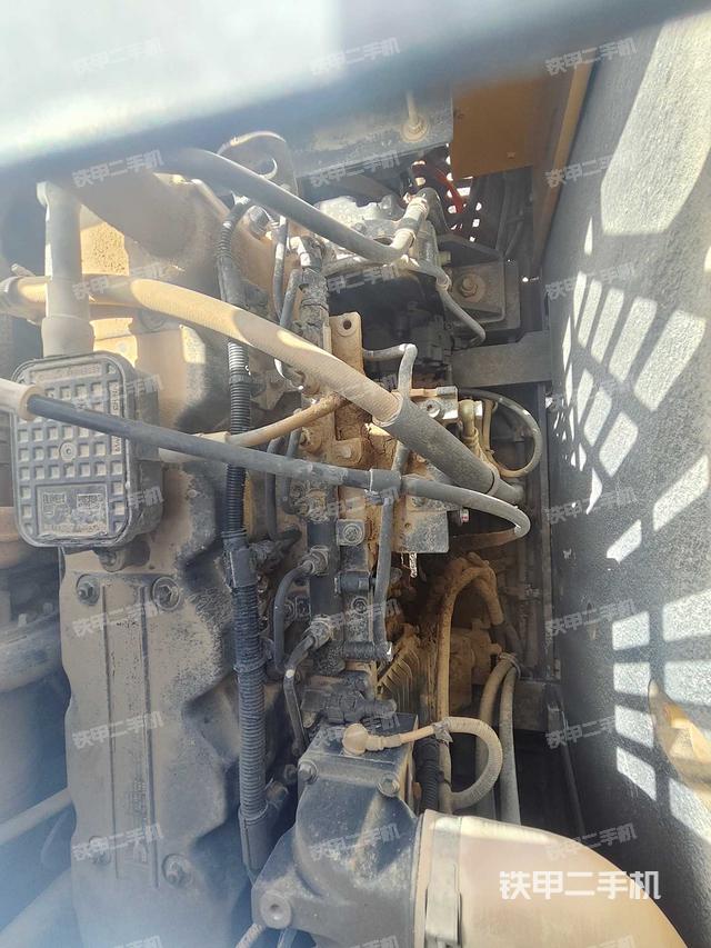 液壓泵艙室正面整體(整機(jī)外觀) 液壓泵艙室正面整體(整機(jī)外觀)