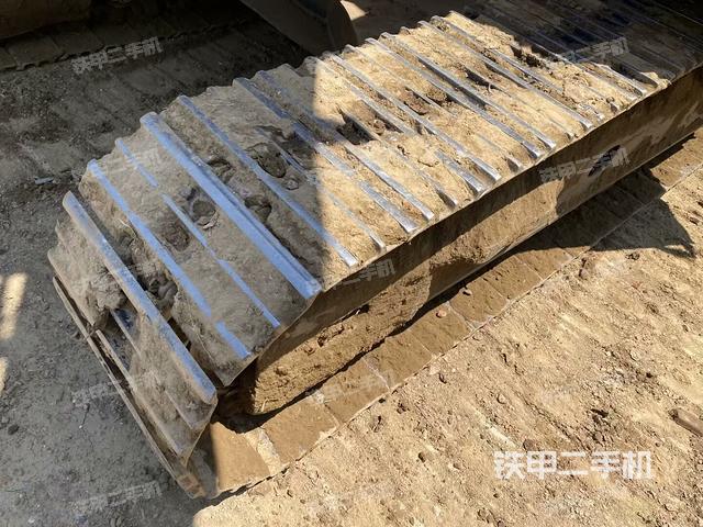 单侧履带整体(整机外观) 单侧履带整体(整机外观)