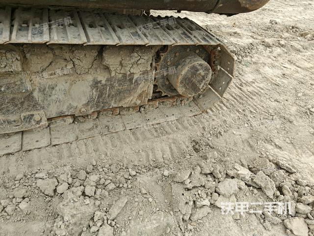 左驅(qū)動輪（行走機構(gòu)）