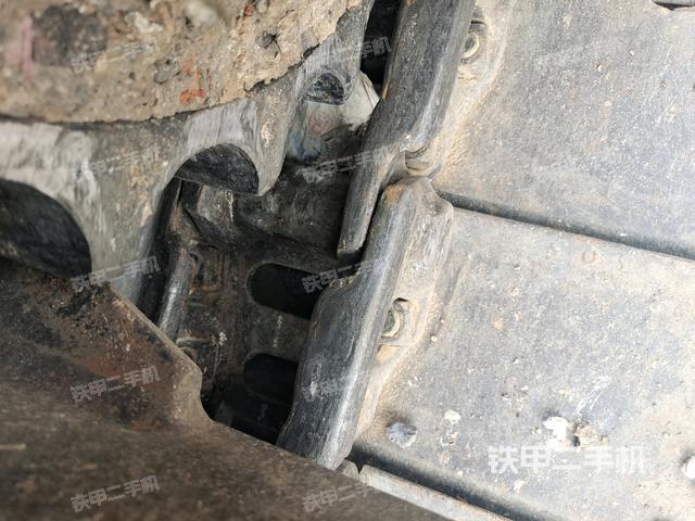 右側(cè)履帶整體(行走機構(gòu)) 右側(cè)履帶整體(行走機構(gòu))