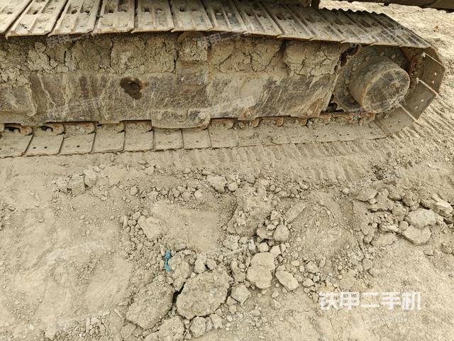 右驅(qū)動輪（行走機構(gòu)）