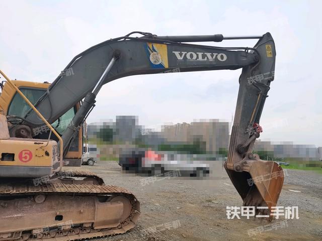 大臂整体 右侧(工作和回转装置) 大臂整体 右侧(工作和回转装置)