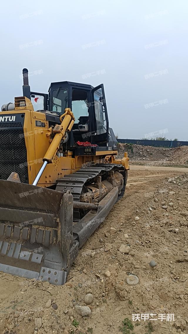 整机右侧（设备外观及核心部件）