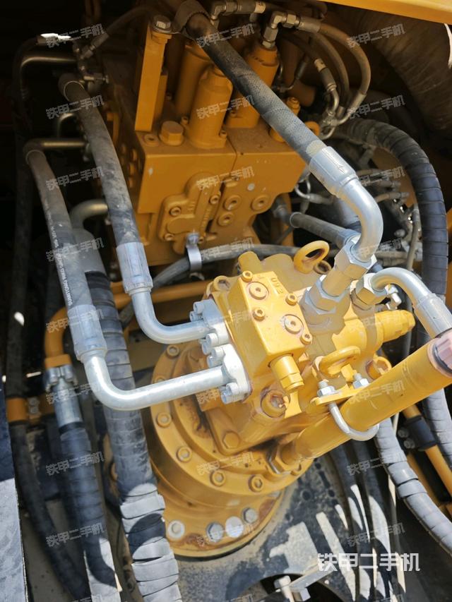 回转马达和主控阀（整机外观）