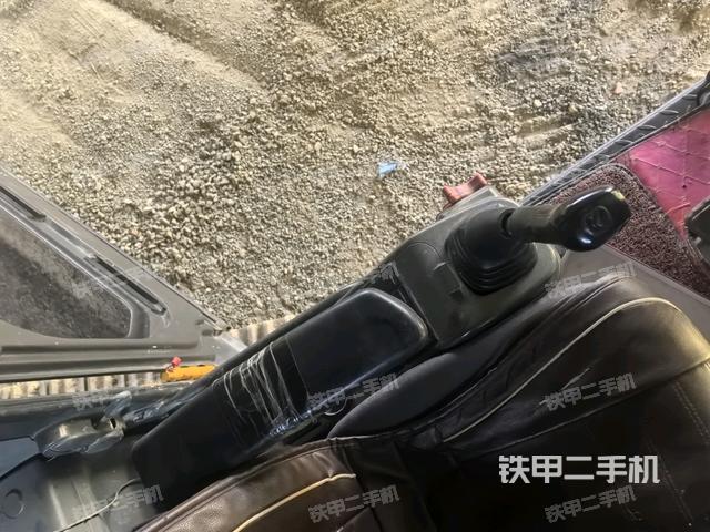 座椅左侧控制台/音响/含左手柄（驾驶室部分）