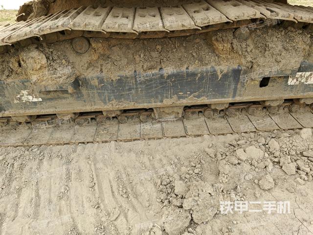 右側(cè)履帶整體(行走機構(gòu)) 右側(cè)履帶整體(行走機構(gòu))