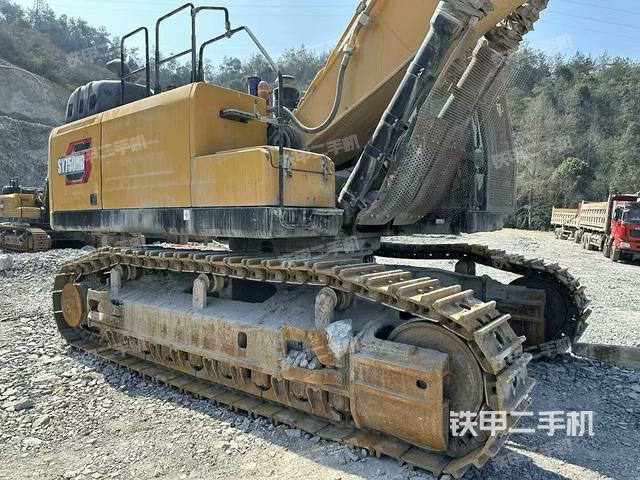 单侧履带整体(整机外观) 单侧履带整体(整机外观)