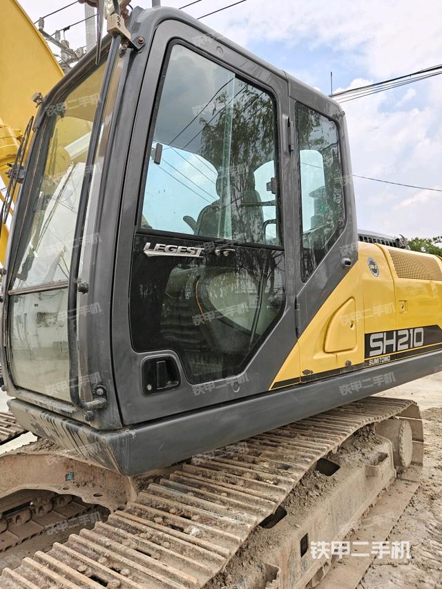 驾驶室左前45度(驾驶室部分) 驾驶室左前45度(驾驶室部分)