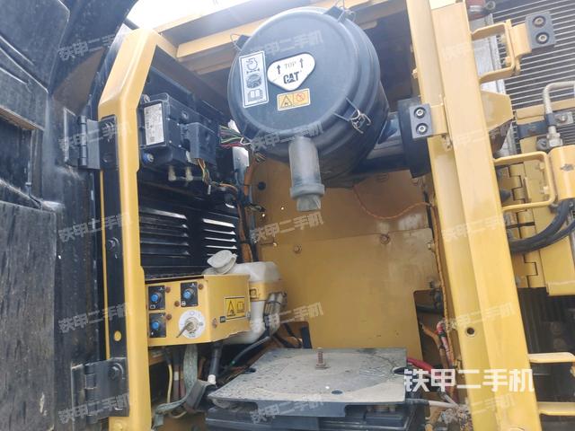 散熱器正面(大件艙室) 散熱器正面(大件艙室)