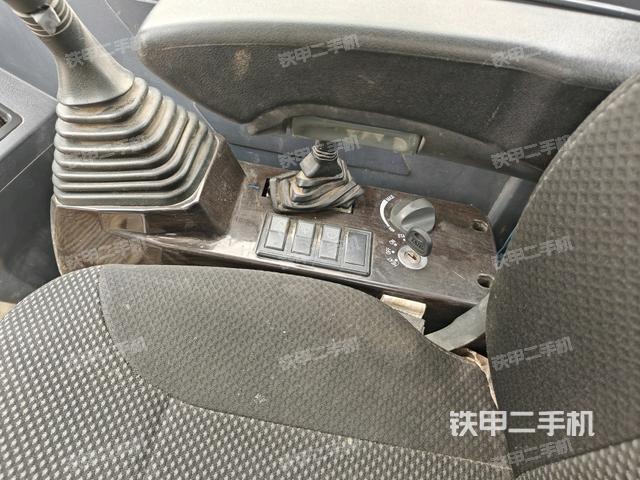 座椅后部(駕駛室部分) 座椅后部(駕駛室部分)