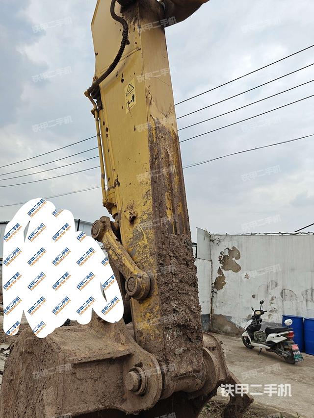 小臂整体左后(工作和回转装置) 小臂整体左后(工作和回转装置)