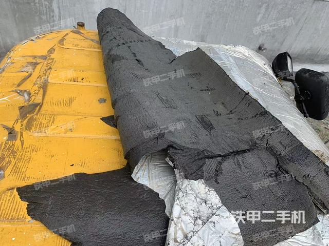 駕駛室頂部(整機(jī)外觀) 駕駛室頂部(整機(jī)外觀)