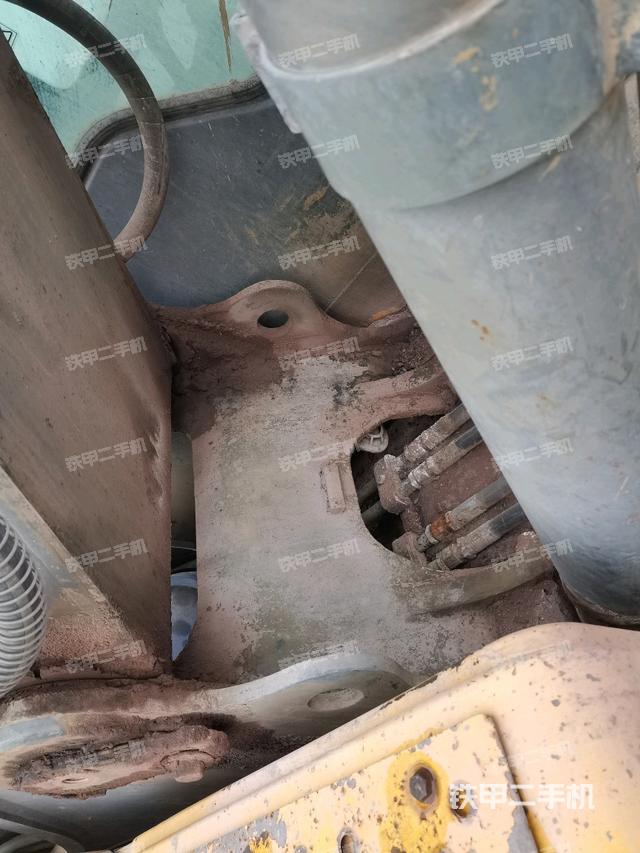 大臂根部 斜视(工作和回转装置) 大臂根部 斜视(工作和回转装置)