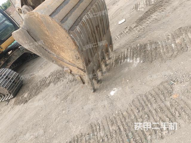 小臂整體左后(工作和回轉(zhuǎn)裝置) 小臂整體左后(工作和回轉(zhuǎn)裝置)