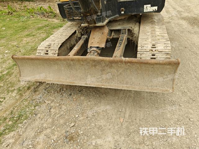 轉(zhuǎn)盤和下車架正前(工作和回轉(zhuǎn)裝置) 轉(zhuǎn)盤和下車架正前(工作和回轉(zhuǎn)裝置)
