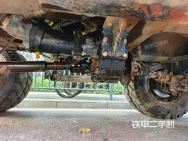 單側履帶整體(整機外觀) 單側履帶整體(整機外觀)