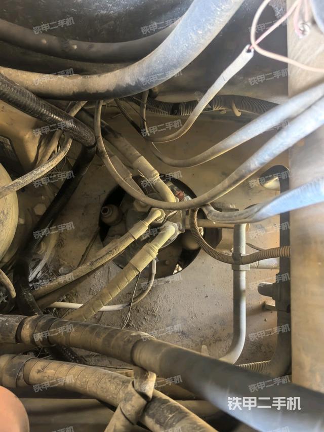 中央回转接头特写（上车部件）