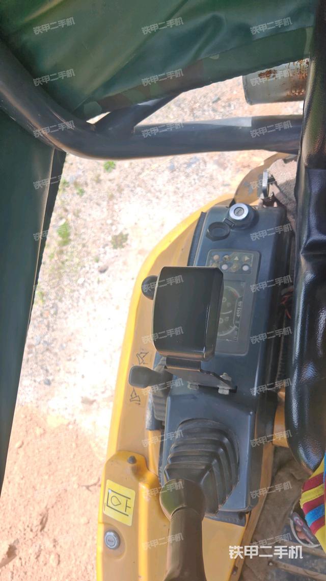 回转马达和主控阀（整机外观）