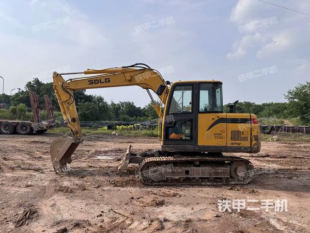 山東臨工E675F挖掘機(jī)