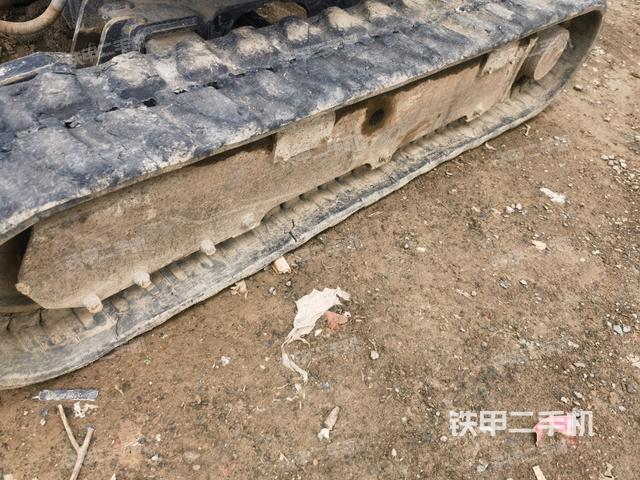 單側(cè)履帶整體(整機(jī)外觀) 單側(cè)履帶整體(整機(jī)外觀)