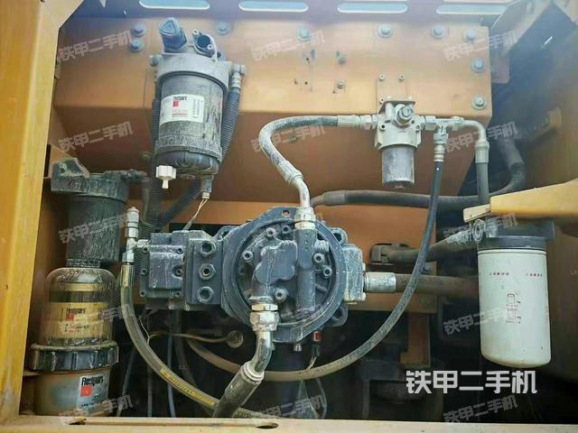 液壓泵艙室正面整體(整機(jī)外觀) 液壓泵艙室正面整體(整機(jī)外觀)