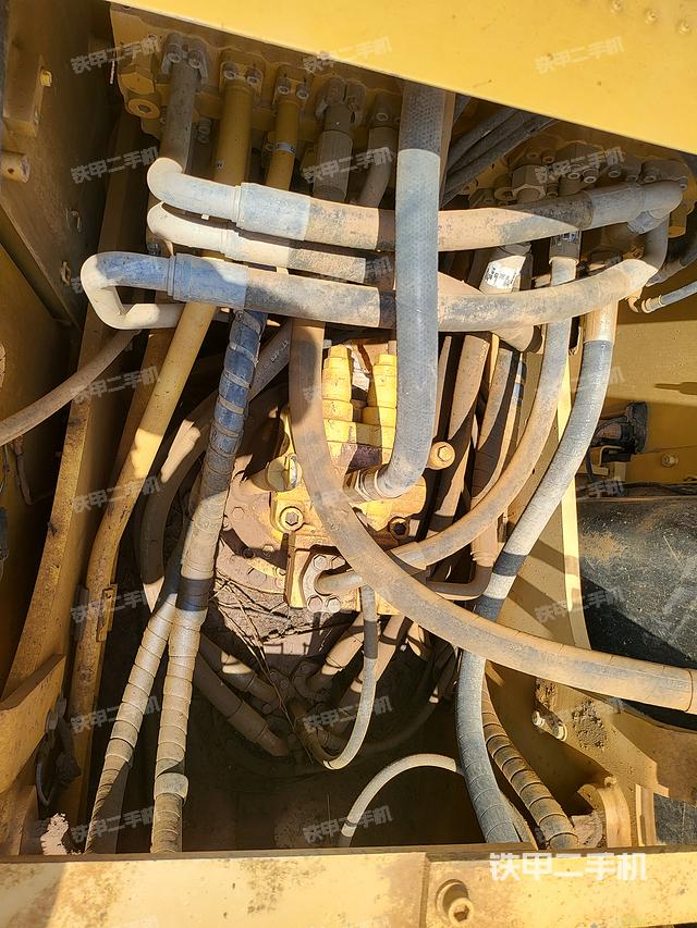 驾驶室顶部（整机外观）