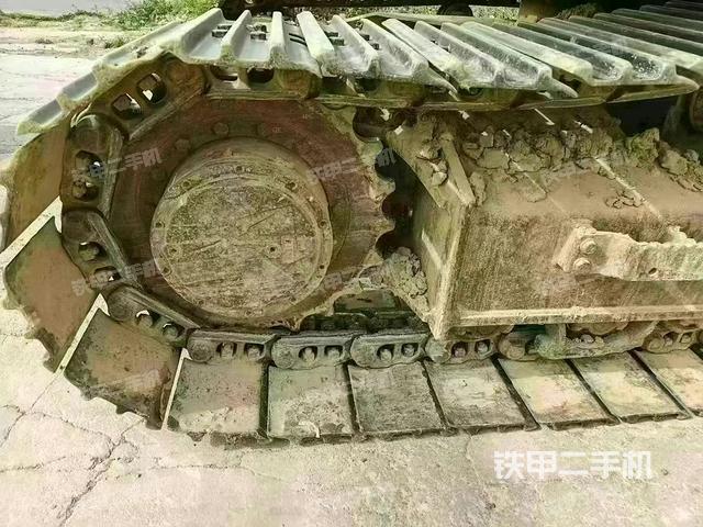 單側(cè)履帶整體(整機(jī)外觀) 單側(cè)履帶整體(整機(jī)外觀)