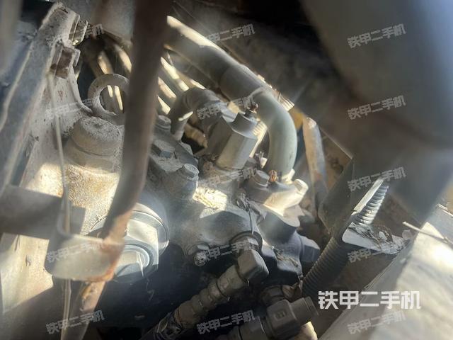 液壓泵艙室正面整體(整機外觀) 液壓泵艙室正面整體(整機外觀)