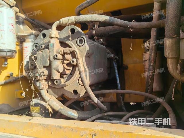 液壓泵艙室正面整體(整機(jī)外觀) 液壓泵艙室正面整體(整機(jī)外觀)