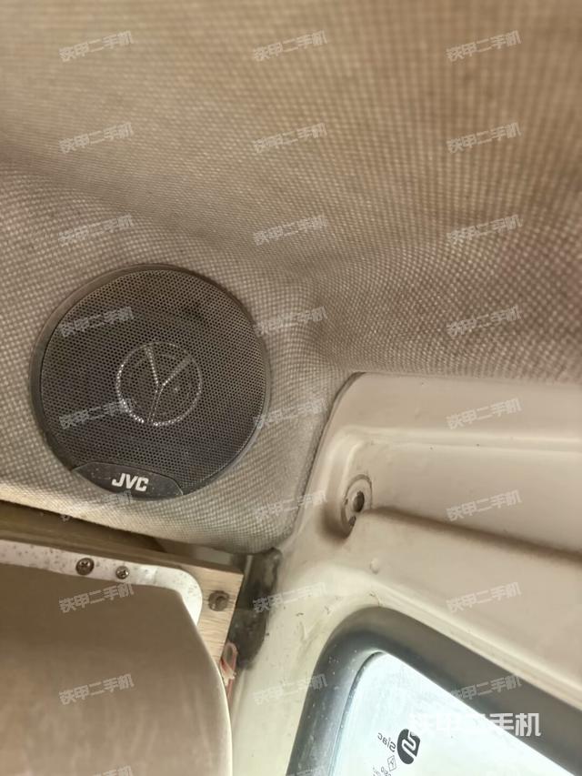驾驶室左前45度(驾驶室部分) 驾驶室左前45度(驾驶室部分)