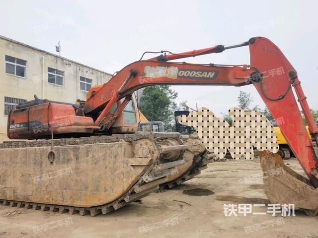 駕駛室整體(整機外觀) 駕駛室整體(整機外觀)