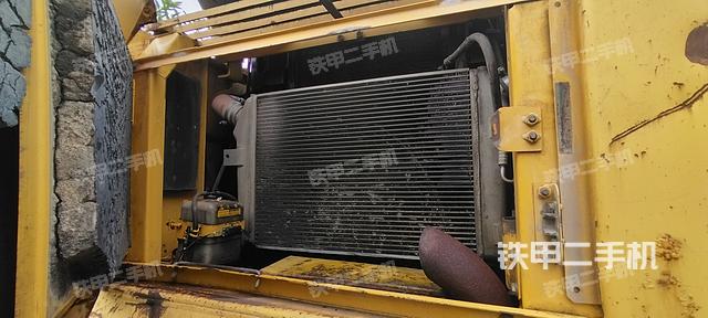 散熱器正面(大件艙室) 散熱器正面(大件艙室)
