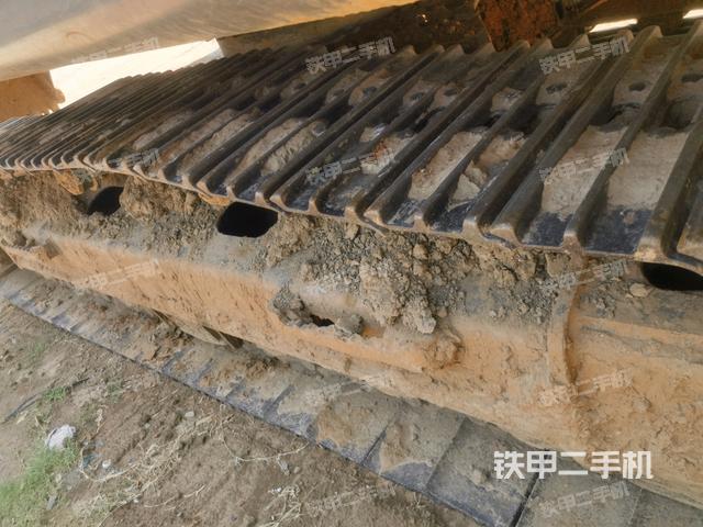 单侧履带整体(整机外观) 单侧履带整体(整机外观)
