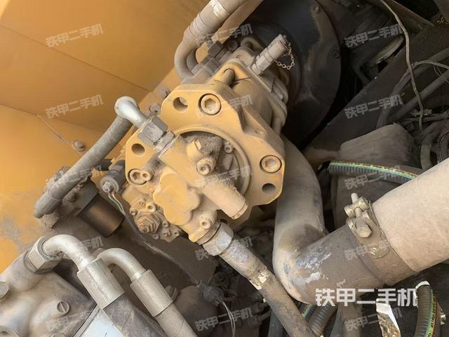 液压泵舱室正面整体(整机外观) 液压泵舱室正面整体(整机外观)