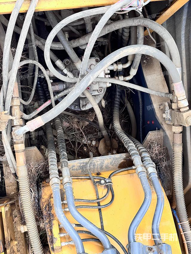 回转马达和主控阀（整机外观）