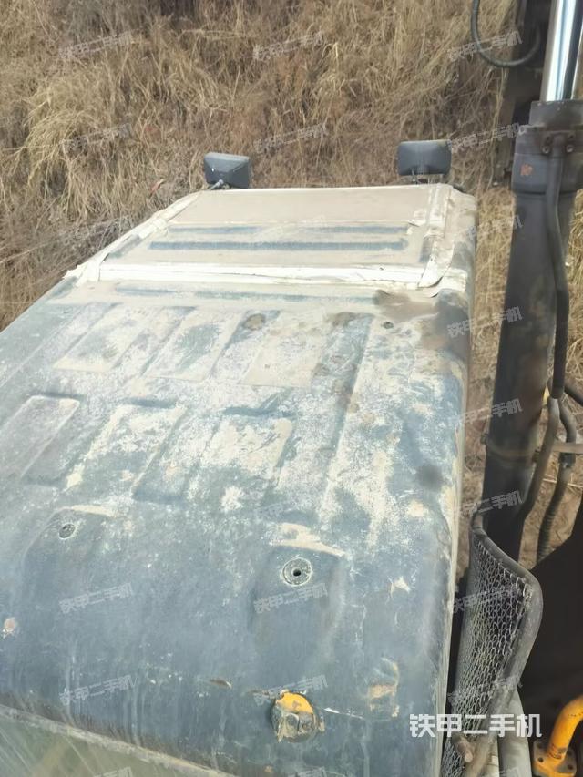 驾驶室顶部(整机外观) 驾驶室顶部(整机外观)