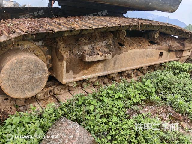 單側(cè)履帶整體(整機(jī)外觀) 單側(cè)履帶整體(整機(jī)外觀)